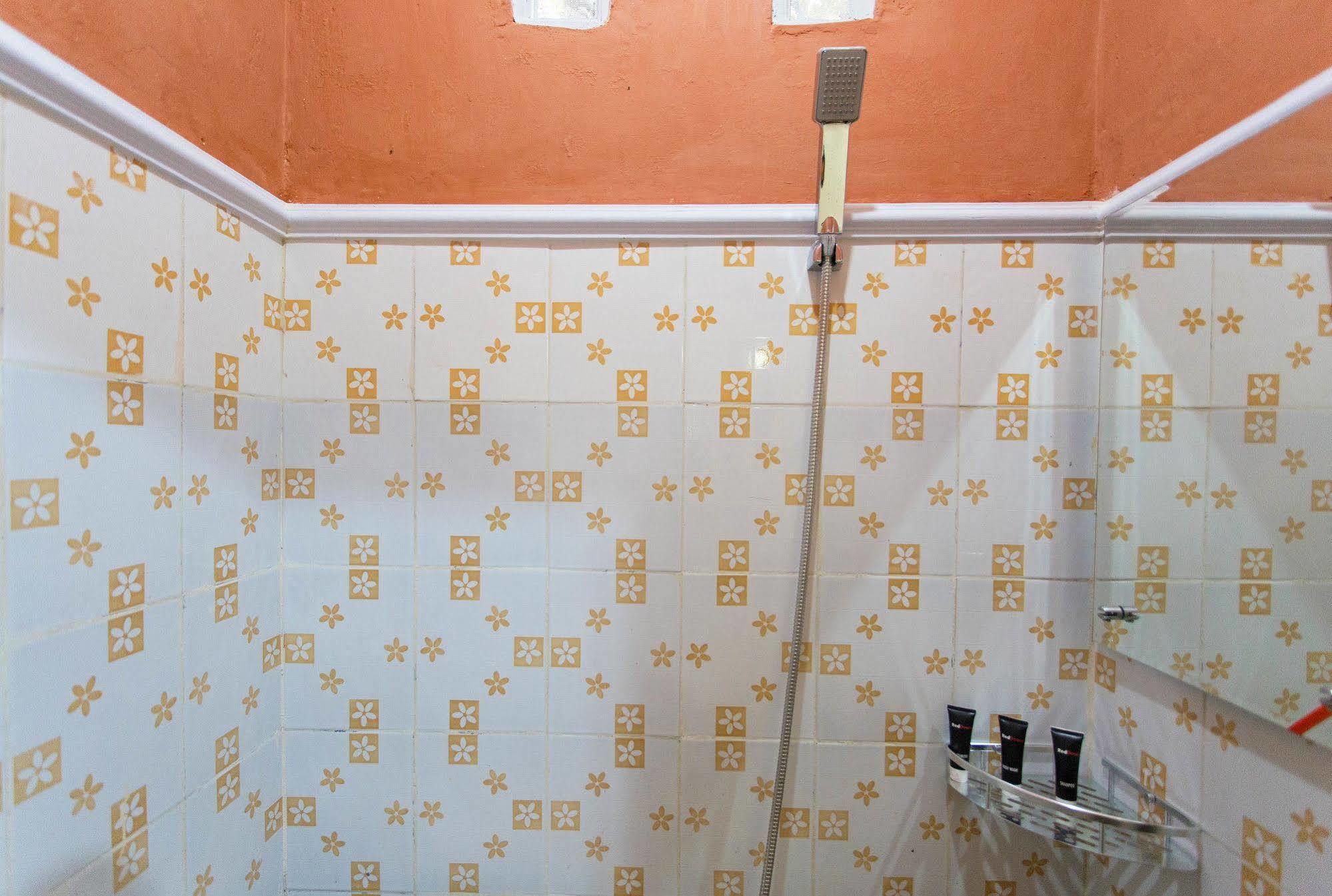 Reddoorz @ Pesanggrahan Mencil Exterior foto